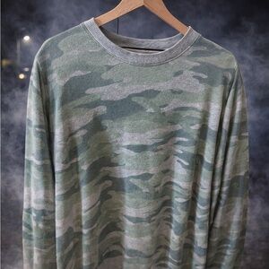 Time and Tru Camo Long Sleeve Top